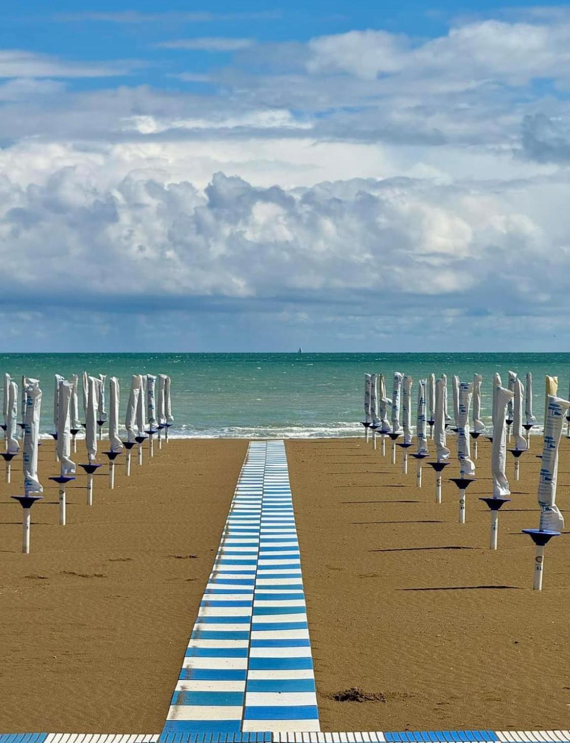 Apartment Caorle De Lux Swimming Pool, Parking, Garden ภายนอก รูปภาพ